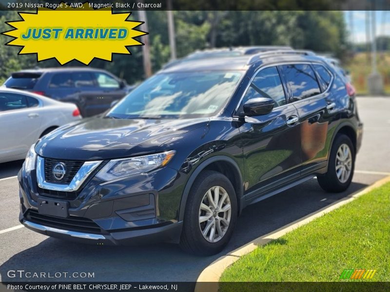 Magnetic Black / Charcoal 2019 Nissan Rogue S AWD