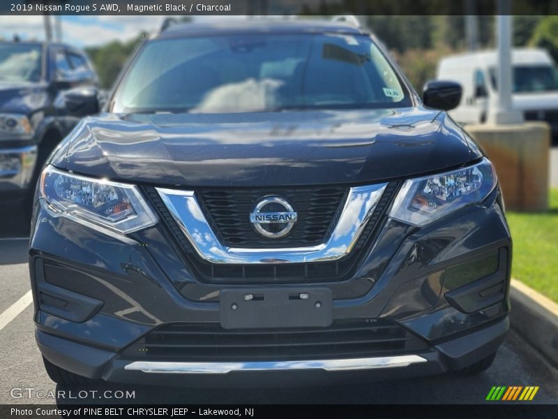 Magnetic Black / Charcoal 2019 Nissan Rogue S AWD