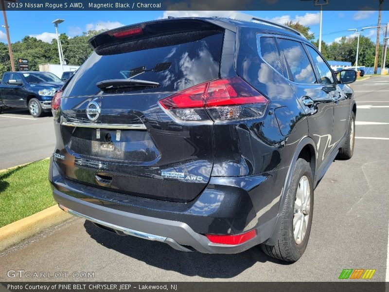 Magnetic Black / Charcoal 2019 Nissan Rogue S AWD