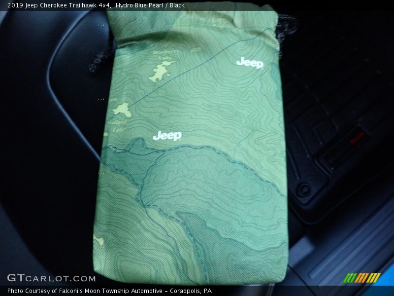 Hydro Blue Pearl / Black 2019 Jeep Cherokee Trailhawk 4x4