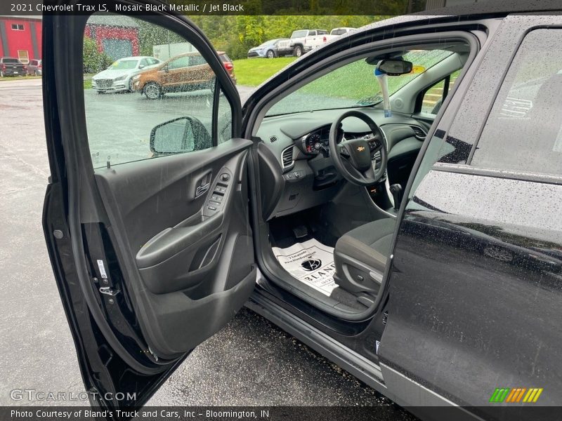Mosaic Black Metallic / Jet Black 2021 Chevrolet Trax LS