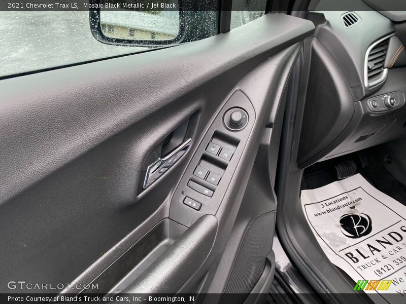 Mosaic Black Metallic / Jet Black 2021 Chevrolet Trax LS