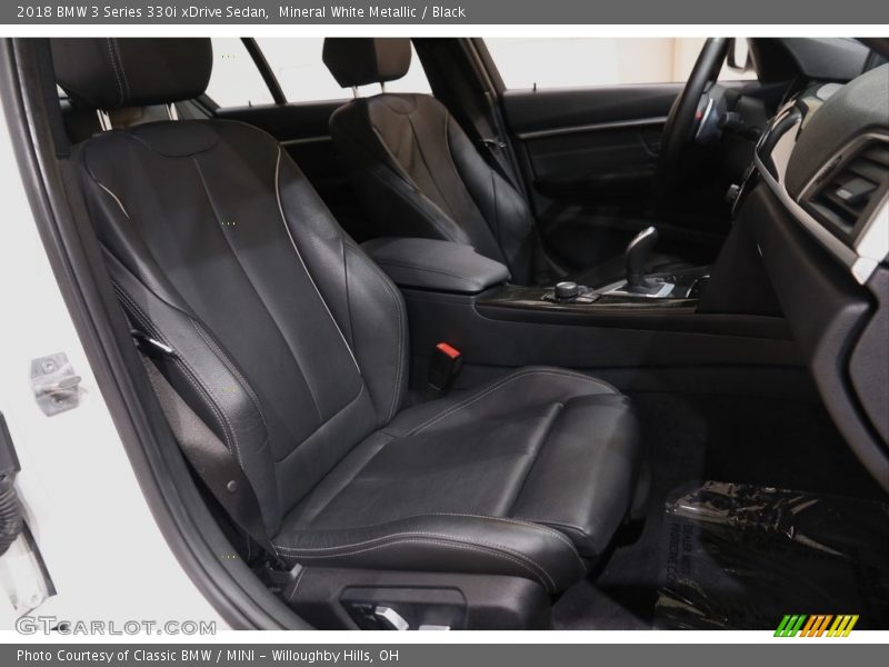 Mineral White Metallic / Black 2018 BMW 3 Series 330i xDrive Sedan