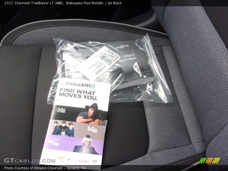 Mahogany Red Metallic / Jet Black 2022 Chevrolet TrailBlazer LT AWD