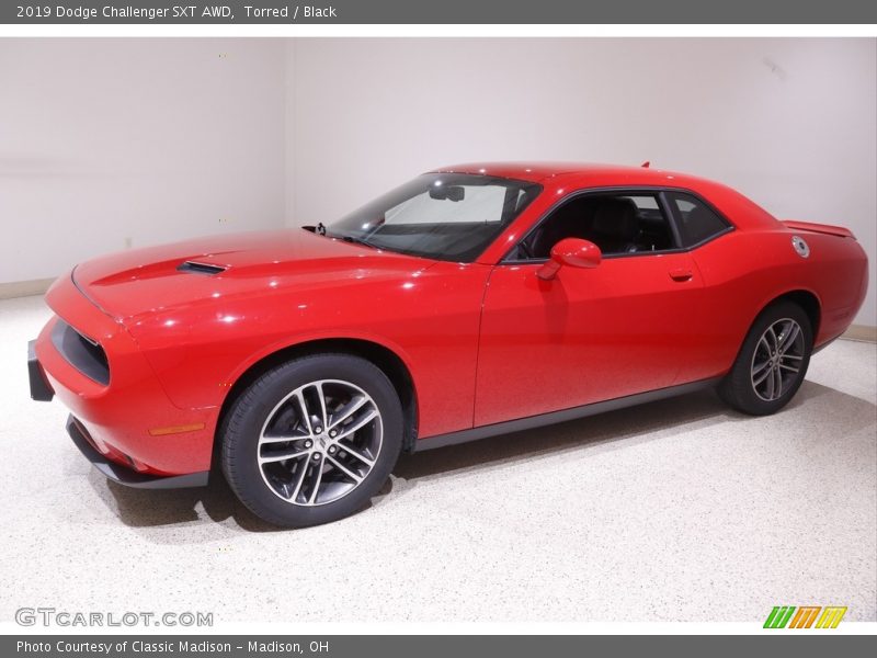 Front 3/4 View of 2019 Challenger SXT AWD
