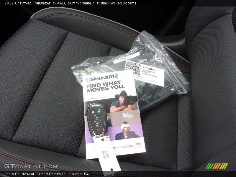 Summit White / Jet Black w/Red Accents 2022 Chevrolet TrailBlazer RS AWD