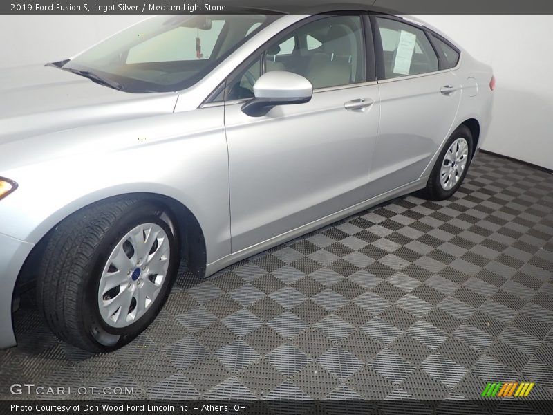 Ingot Silver / Medium Light Stone 2019 Ford Fusion S