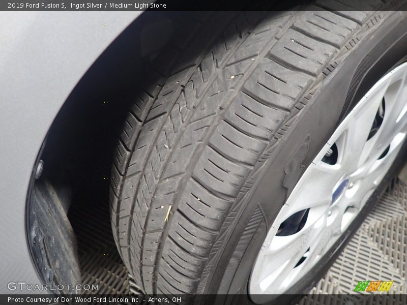 Ingot Silver / Medium Light Stone 2019 Ford Fusion S
