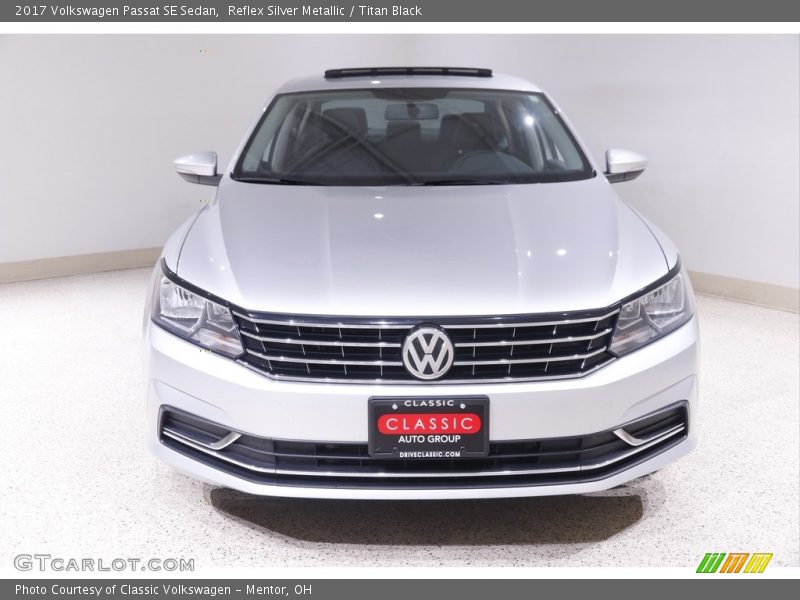 Reflex Silver Metallic / Titan Black 2017 Volkswagen Passat SE Sedan