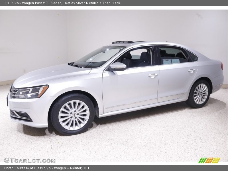 Reflex Silver Metallic / Titan Black 2017 Volkswagen Passat SE Sedan