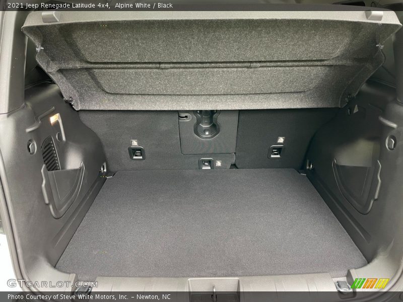  2021 Renegade Latitude 4x4 Trunk