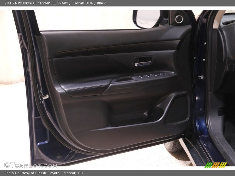 Door Panel of 2016 Outlander SEL S-AWC