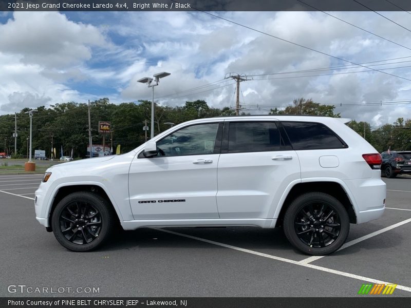 Bright White / Black 2021 Jeep Grand Cherokee Laredo 4x4