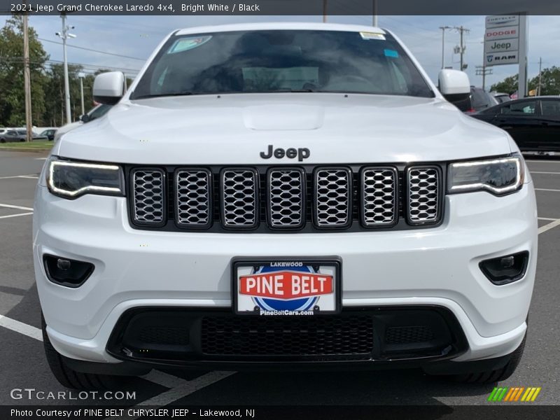 Bright White / Black 2021 Jeep Grand Cherokee Laredo 4x4
