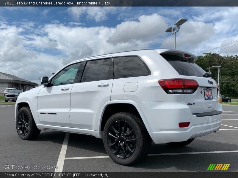  2021 Grand Cherokee Laredo 4x4 Bright White