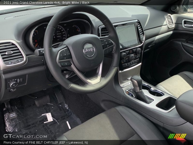 Front Seat of 2021 Grand Cherokee Laredo 4x4