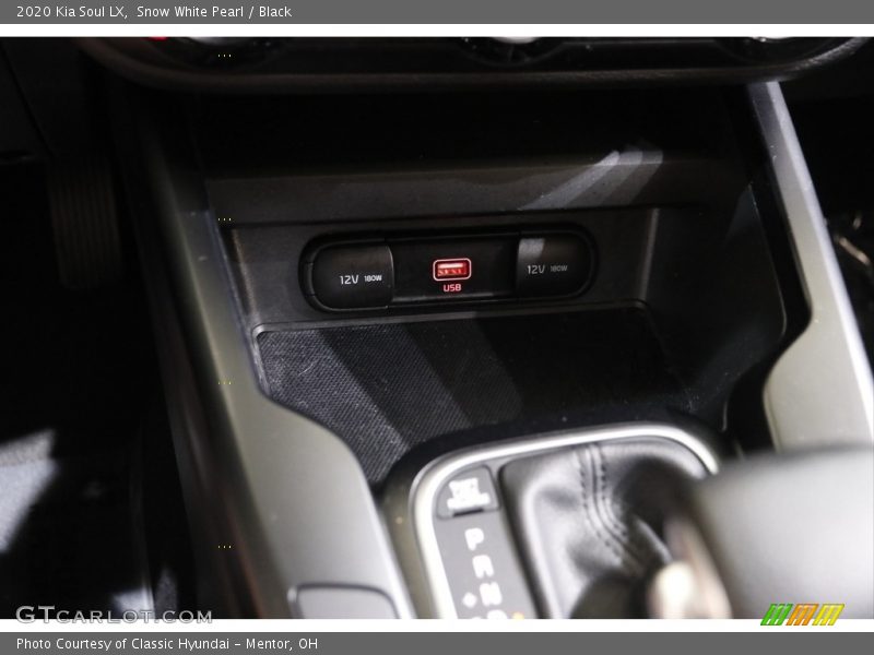 Snow White Pearl / Black 2020 Kia Soul LX