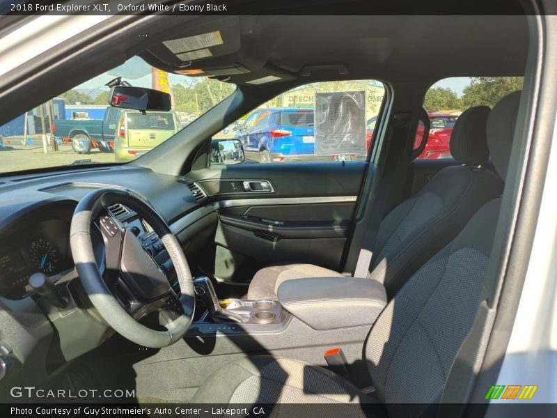 Oxford White / Ebony Black 2018 Ford Explorer XLT