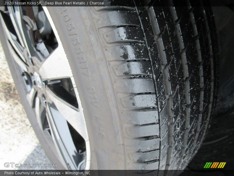 Deep Blue Pearl Metallic / Charcoal 2020 Nissan Kicks SR