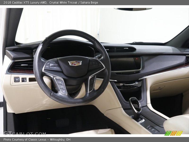 Crystal White Tricoat / Sahara Beige 2018 Cadillac XT5 Luxury AWD