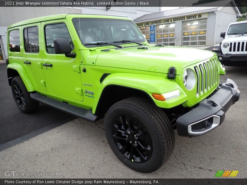 Front 3/4 View of 2021 Wrangler Unlimited Sahara 4xe Hybrid