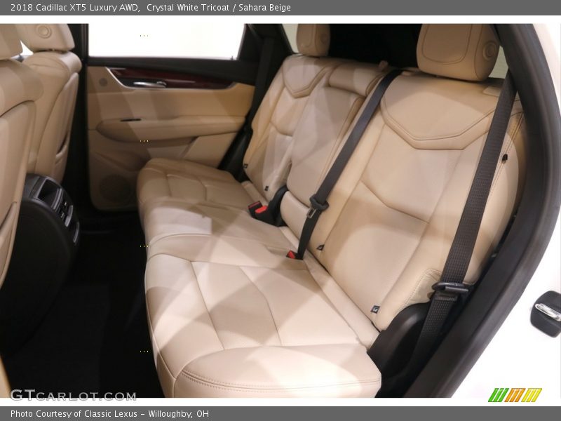 Crystal White Tricoat / Sahara Beige 2018 Cadillac XT5 Luxury AWD