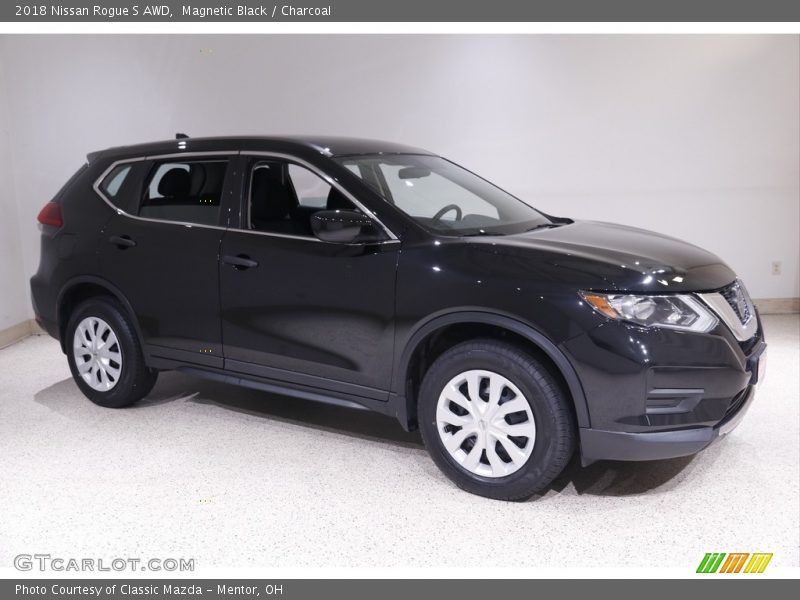 Magnetic Black / Charcoal 2018 Nissan Rogue S AWD
