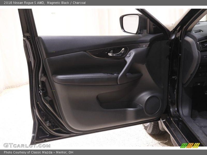 Magnetic Black / Charcoal 2018 Nissan Rogue S AWD