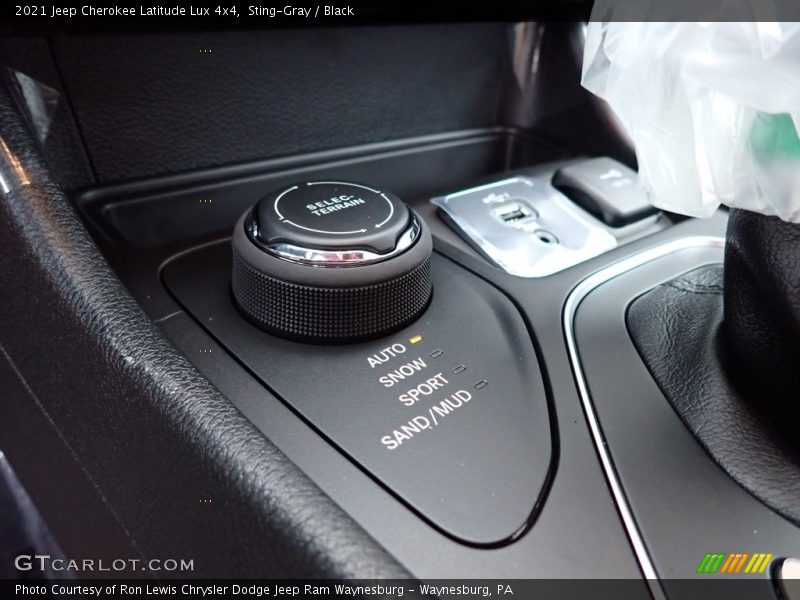 Sting-Gray / Black 2021 Jeep Cherokee Latitude Lux 4x4
