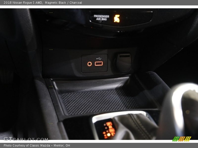 Magnetic Black / Charcoal 2018 Nissan Rogue S AWD