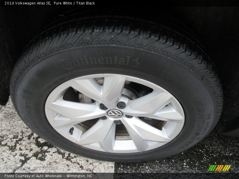 Pure White / Titan Black 2019 Volkswagen Atlas SE
