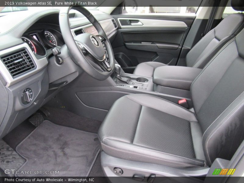 Pure White / Titan Black 2019 Volkswagen Atlas SE