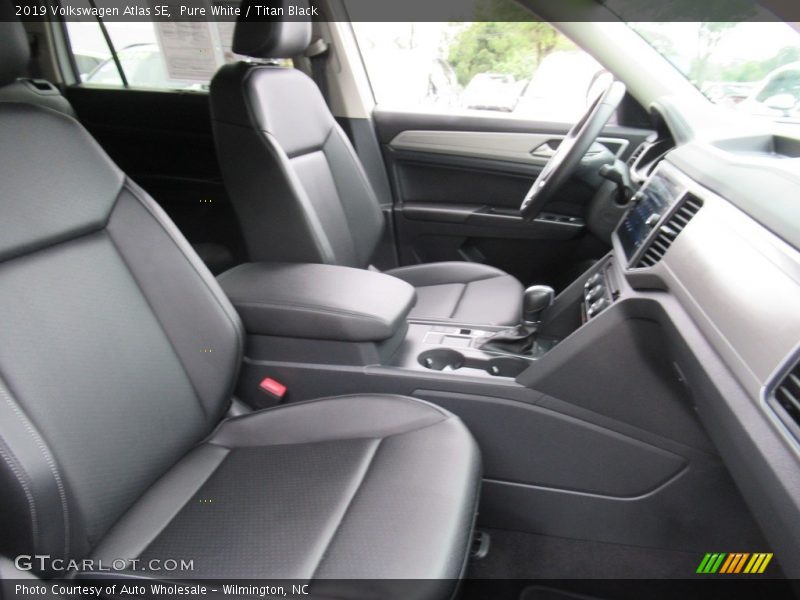 Pure White / Titan Black 2019 Volkswagen Atlas SE