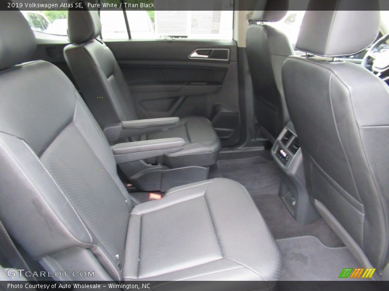 Pure White / Titan Black 2019 Volkswagen Atlas SE