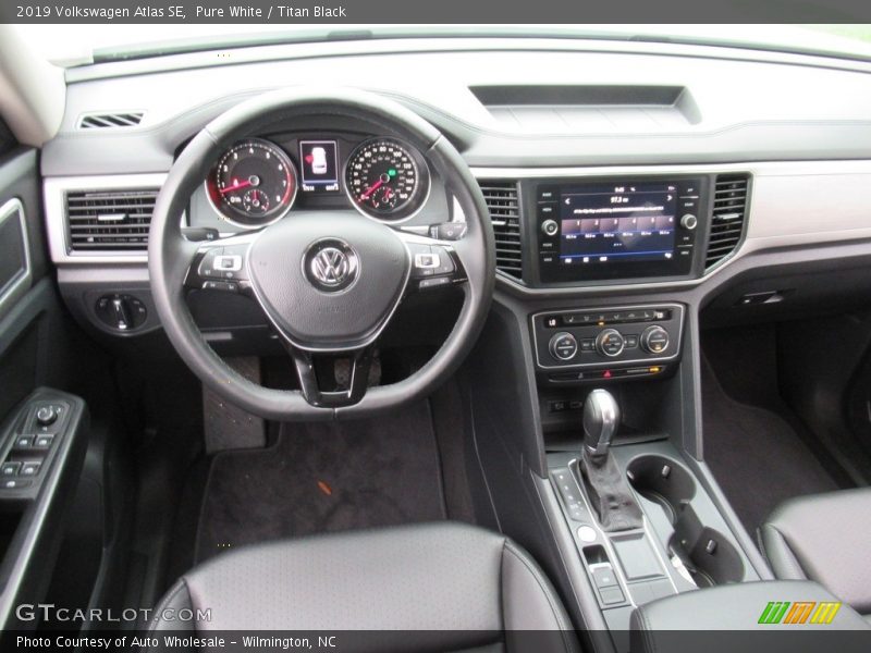 Pure White / Titan Black 2019 Volkswagen Atlas SE
