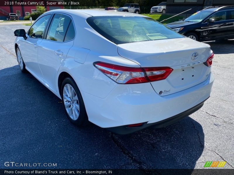 Super White / Black 2018 Toyota Camry LE