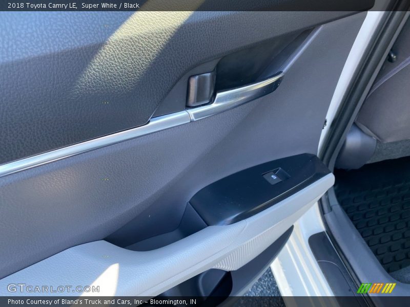 Super White / Black 2018 Toyota Camry LE