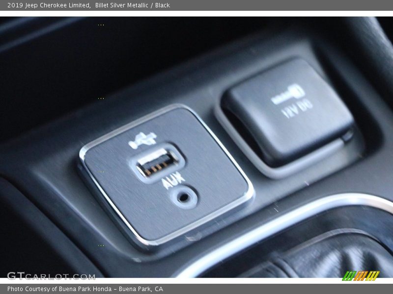 Billet Silver Metallic / Black 2019 Jeep Cherokee Limited