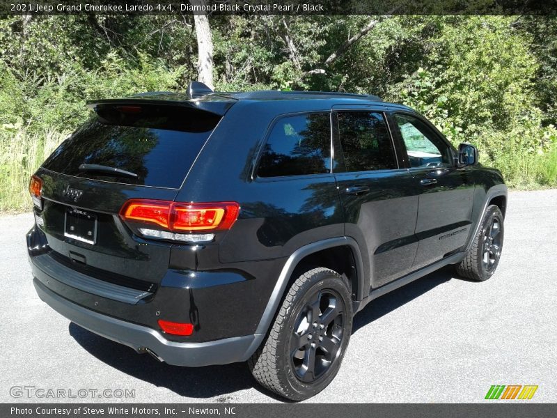 Diamond Black Crystal Pearl / Black 2021 Jeep Grand Cherokee Laredo 4x4