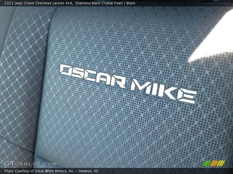 Diamond Black Crystal Pearl / Black 2021 Jeep Grand Cherokee Laredo 4x4