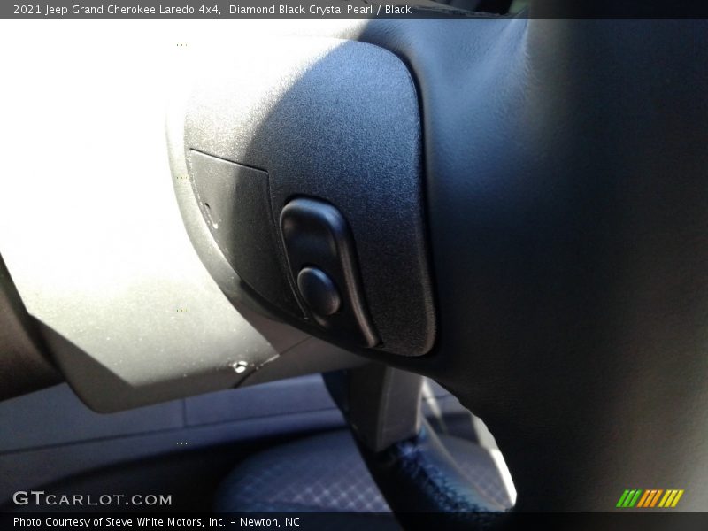 Diamond Black Crystal Pearl / Black 2021 Jeep Grand Cherokee Laredo 4x4