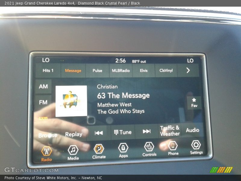 Diamond Black Crystal Pearl / Black 2021 Jeep Grand Cherokee Laredo 4x4