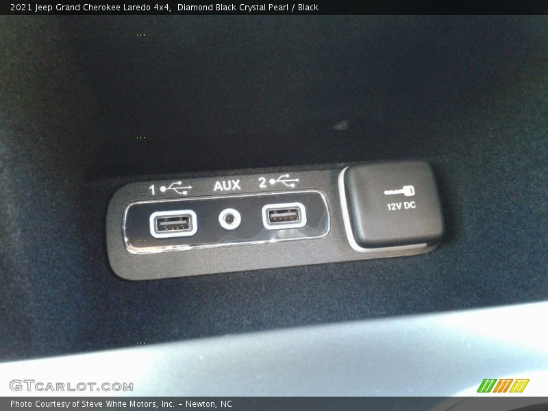 Diamond Black Crystal Pearl / Black 2021 Jeep Grand Cherokee Laredo 4x4