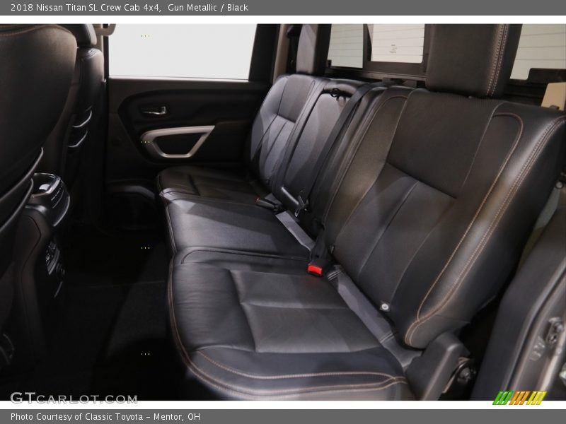 Gun Metallic / Black 2018 Nissan Titan SL Crew Cab 4x4