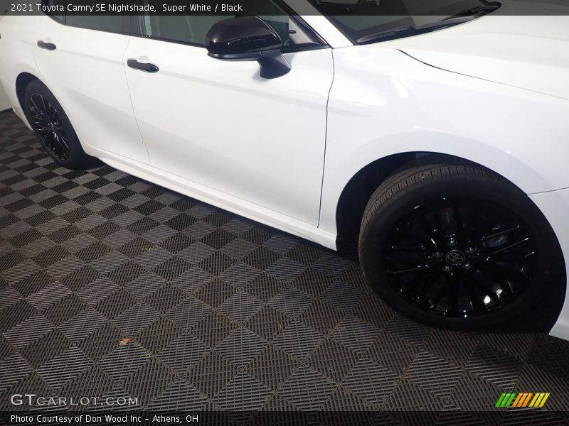 Super White / Black 2021 Toyota Camry SE Nightshade