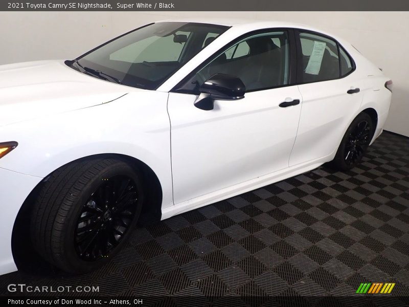 Super White / Black 2021 Toyota Camry SE Nightshade