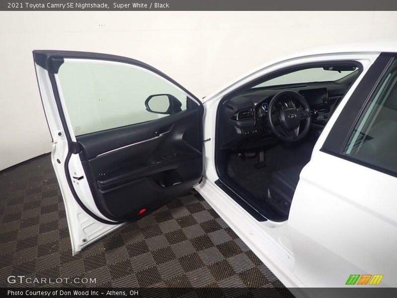 Super White / Black 2021 Toyota Camry SE Nightshade