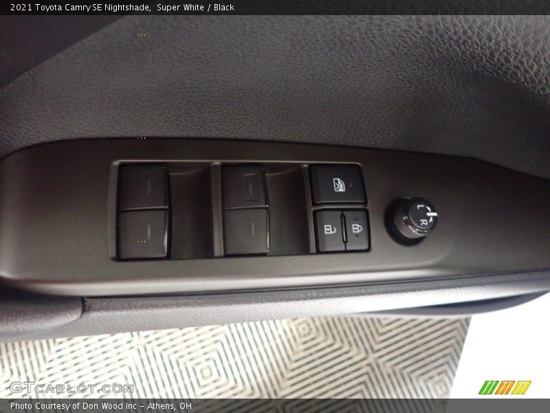 Super White / Black 2021 Toyota Camry SE Nightshade