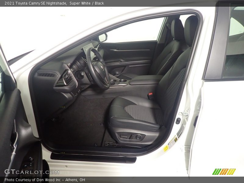 Super White / Black 2021 Toyota Camry SE Nightshade