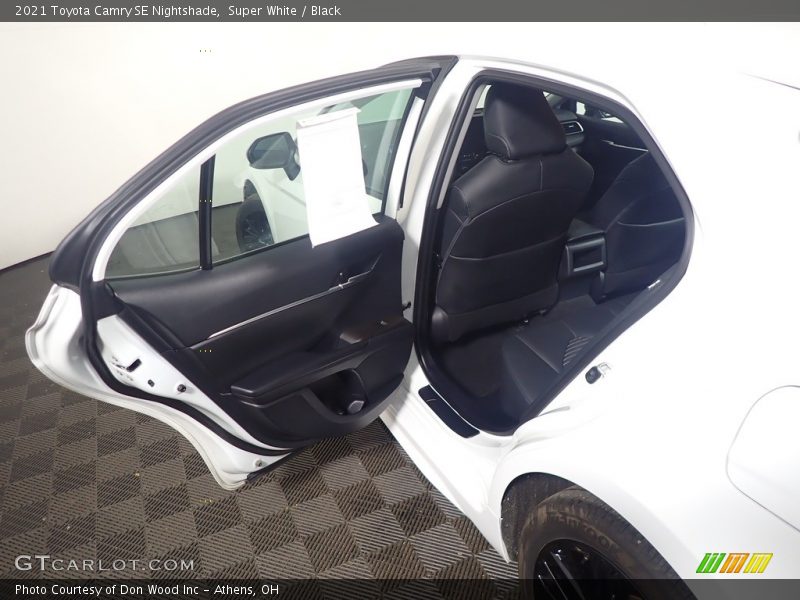 Super White / Black 2021 Toyota Camry SE Nightshade